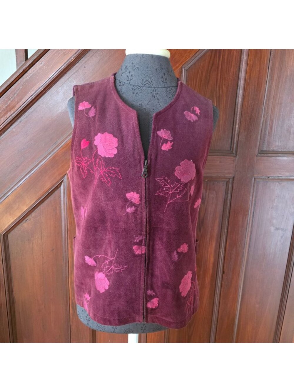 Ivy Floral Embroidered Genuine Leather Burgundy Vest Zip Front Ribbed Back Sze M
